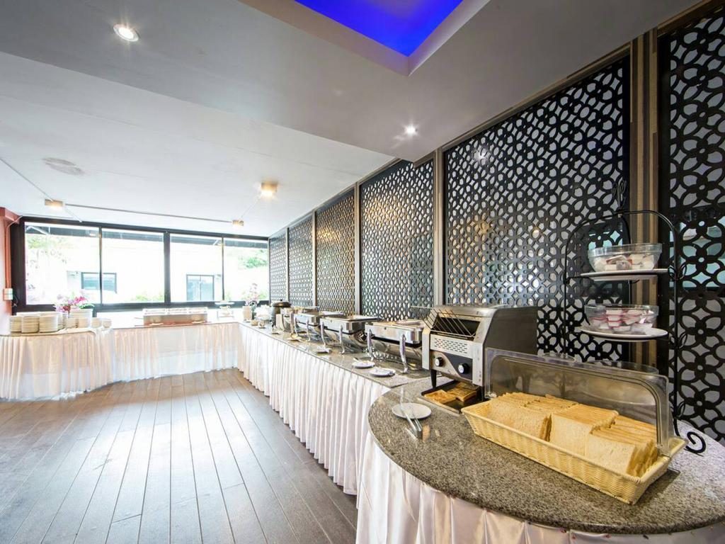 Grand Nai Harn Suites Rawai Buitenkant foto