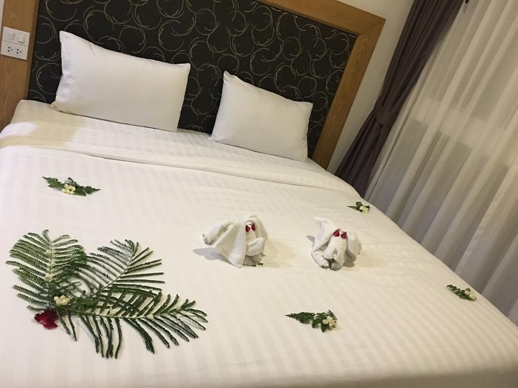 Grand Nai Harn Suites Rawai Buitenkant foto