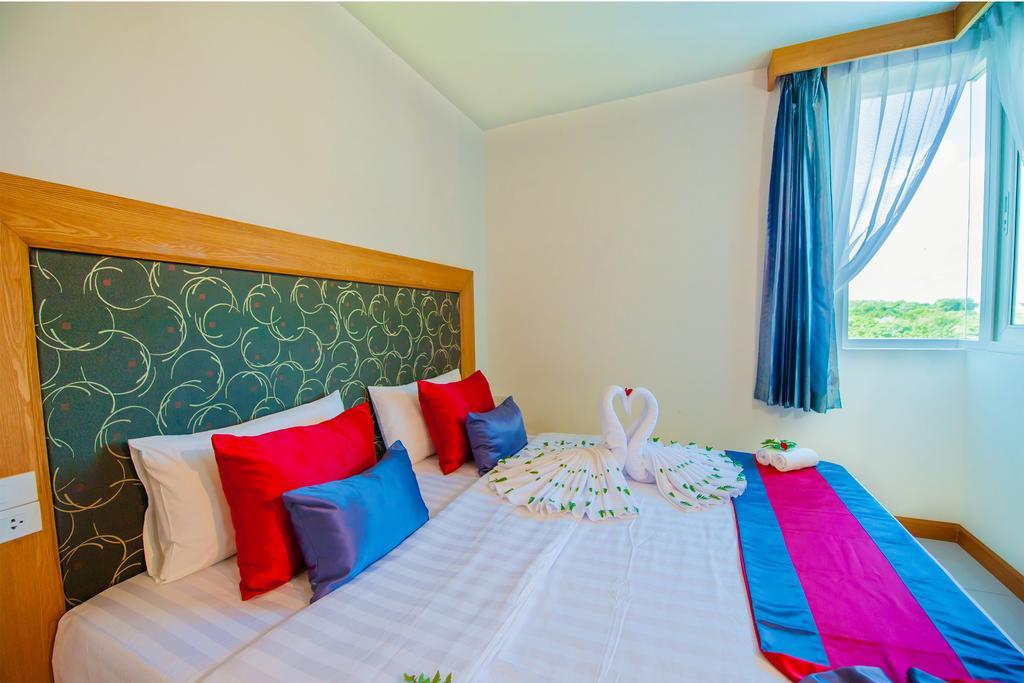 Grand Nai Harn Suites Rawai Buitenkant foto