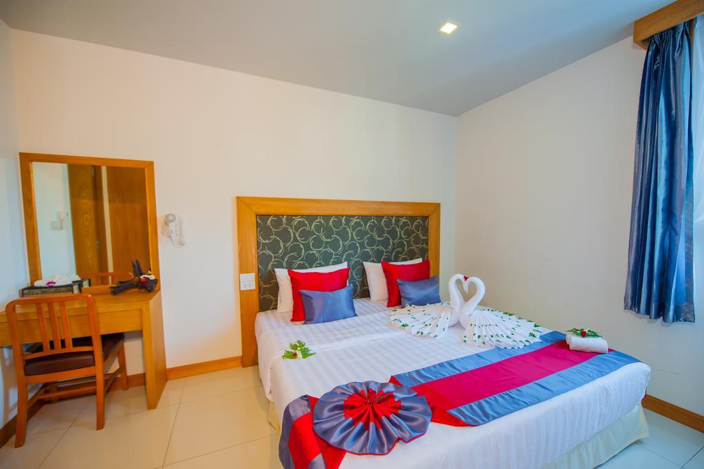 Grand Nai Harn Suites Rawai Buitenkant foto