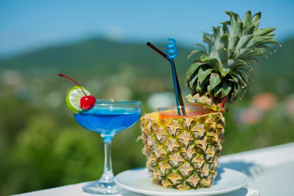 Grand Nai Harn Suites Rawai Buitenkant foto