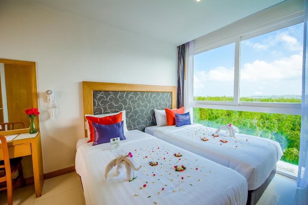 Grand Nai Harn Suites Rawai Buitenkant foto